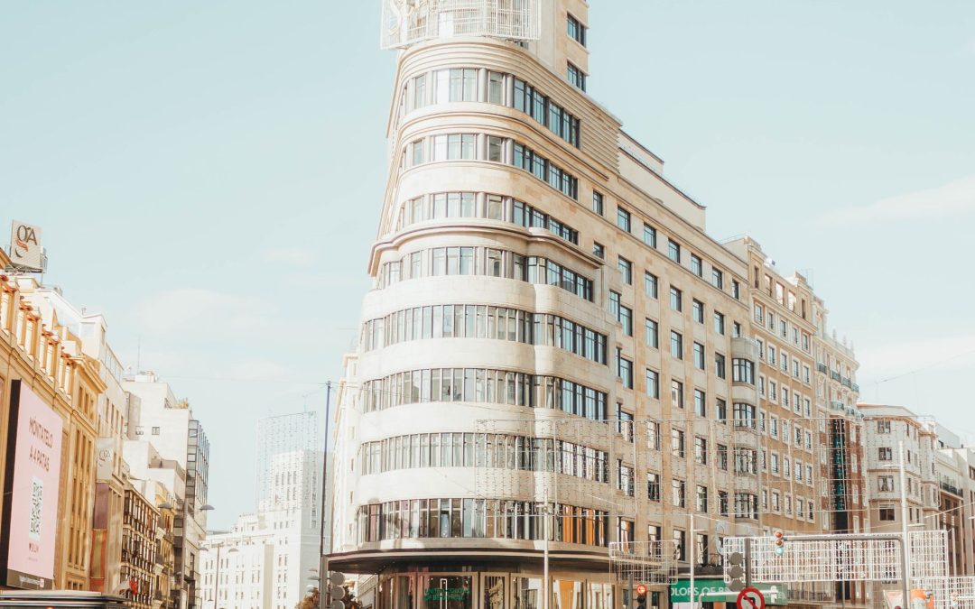 Cuánto cobra una inmobiliaria en Madrid en 2026 (y cómo pagar menos)